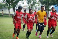 Tiba di Serui, Pemain PSM Direndam Air Es