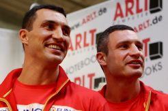 Tinggalkan London, Klitschko Bilang Akan Kembali Lagi