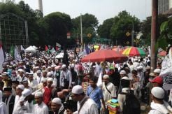 Menuju MA, Massa Takbir dan Bersalawat