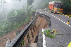 Diguyur Hujan Semalamam, Jalinsum Bukittinggi-Pasaman Ambles