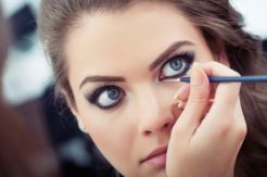 Tips Aplikasi Eyeliner...