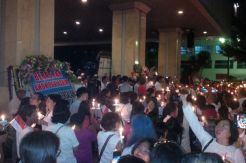 Nyalakan Lilin, Ratusan Pendukung Ahok Langgar Aturan Pemprov DKI
