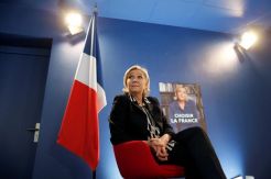 Keok Telak Le Pen dan...