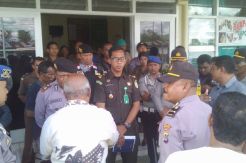 Tuntut Tersangka Dibebaskan, Massa Datangi Kejari TTU
