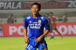 Henhen Pede Kawal Pertahanan Persib Saat Hadapi Semen Padang
