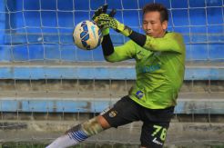 Bersabar Menanti Kesempatan Kawal Gawang Persib Bandung