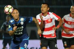 Arema vs Madura United Berakhir Sama Kuat