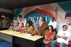 Anies-Sandi Perkenalkan Tim Sinkronisasi di Rumah Boy Sadikin