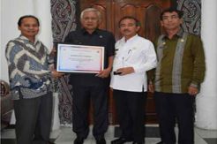 Tobasa Terima Penghargaan BKN Award 2017