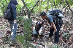 Melihat Kompleks Makam Tua di Bone