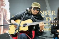 Sakit, Musisi Leo Kristi...