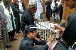 Melihat Tradisi Ngikis di Ciamis