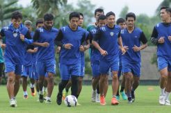 Jelang Hadapi Mitra Kukar, Lini Belakang Arema Ompong