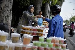 Ini Alasan Baru Makan Takjil Tapi Sudah Terasa Kenyang