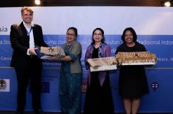 Program Ini Mampu Tingkatkan Kualitas Tenun