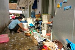 Air Sungai Meluap, Puluhan Rumah Warga di Cimahi Terendam Banjir