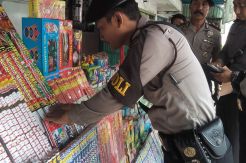 Antisipasi Peredaran Petasan dengan Kertas Bertulisan Arab, Polres Pati Razia Sejumlah Pedagang