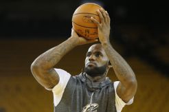 LeBron James Siap Patahkan Rekor Golden State Warriors