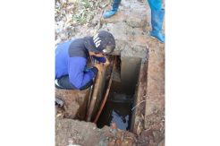 Material Semen Tutupi Drainase di Underpass Cawang