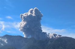 Sembilan Pendaki Masih Terjebak di Gunung Marapi