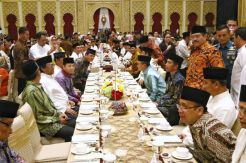 Berbuka Bersama Presiden Jokowi, Ketua DPD Gaungkan Persatuan