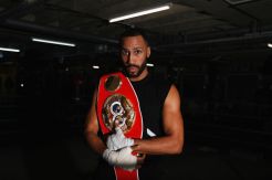 DeGale Operasi Bahu, Dirrell Harus Sabar Menanti