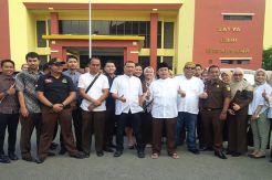 Kejaksaan Negeri Batam Bagi-Bagi 500 Bingkisan Takjil