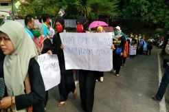 Sertifikasi Belum Cair, Ribuan Guru Honorer Geruduk Kantor Kemenag