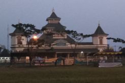 Merasakan Salat Subuh di Mesjid Berusia 180 Tahun