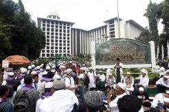 Usai Buat Petisi, Massa...