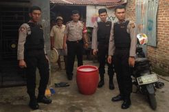 Gerebek Warung Miras, Polisi Sita 350 Liter Tuak