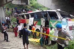 Bus Masuk Jurang di Tol Tangerang-Merak, Tiga Tewas di Tempat