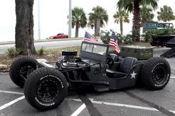 Jeep Willys 1945 Dimodifikasi Radikal Jadi Mobil Ceper