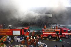 Padamkan Gerbong KA Terbakar, 6 Mobil Pemadam Dikerahkan