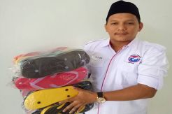 Pemuda Perindo Riau Bagikan Sendal Wudu ke Sejumlah Masjid