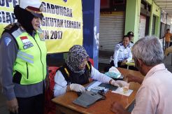 Petugas Gabungan Periksa Kelaikan Bus dan Kesehatan Pengemudi