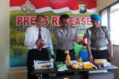 Polres Anambas Sita Petasan dan Makanan Kedaluwarsa