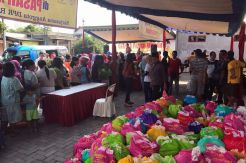 Anggota DPR Gelar Pasar Murah di Tulungagung