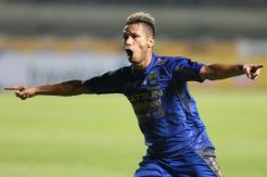 Raphael Maitimo Sebut Barito Beruntung Kalahkan Persib