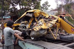 Truk Hantam Pejalan Kaki dan Angkudes, Empat Tewas