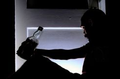 Konsumsi Alkohol Dini...