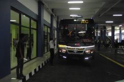 Jumlah Pemudik di Terminal Tirtonadi Menurun