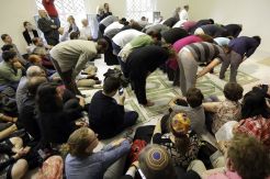 Wanita Jadi Imam, Masjid...