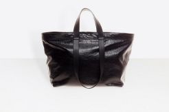 Wow, Koleksi Tas Balenciaga Terinspirasi dari Kantong Plastik