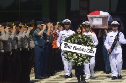 Tangisan Putra Serka Hari Marsono Membuat Pelayat Meneteskan Air Mata