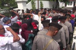 Bela HT, Kader Perindo Gelar Aksi Damai di Kejaksaan Negeri Indramayu