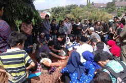 Begini Suasana Pemakaman Kadisdukcapil Salatiga Korban Kecelakaan di Tol Ungaran
