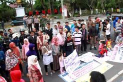 Diduga Korupsi Ratusan Juta, Ratusan Warga Tuntut Kades Mundur