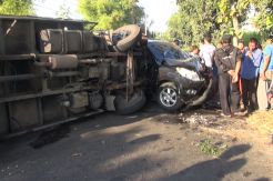 Pecah Ban, 4 Kendaraan Terlibat Kecelakaan Beruntun di Jombang