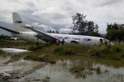 Diduga Patah Roda Kanan, Pesawat Cargo Tergelincir di Bandara Wamena